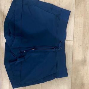 Athleta cuff tie “midtown” short